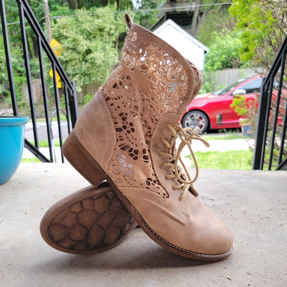 Lacey Beige/Light Brown Ankle Booties Size 9
